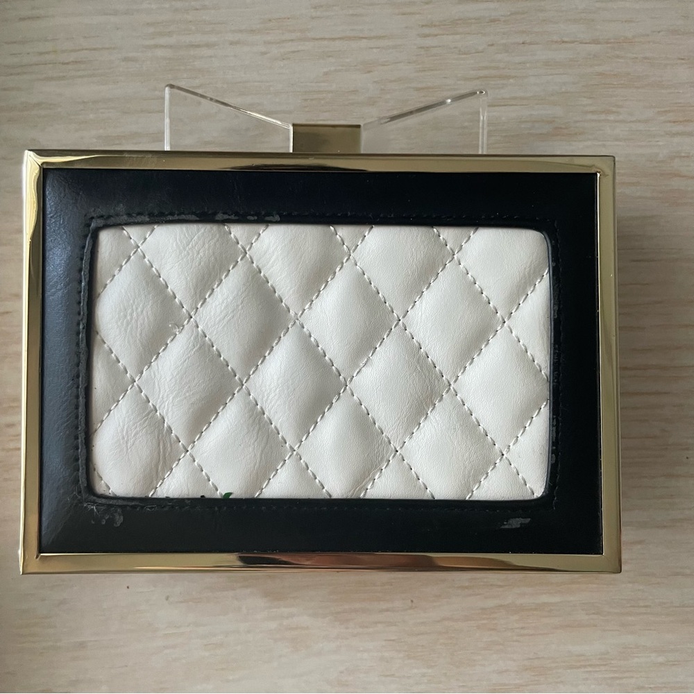 Metal quilted clutch with bow and chain strap - Picture 2 of 12